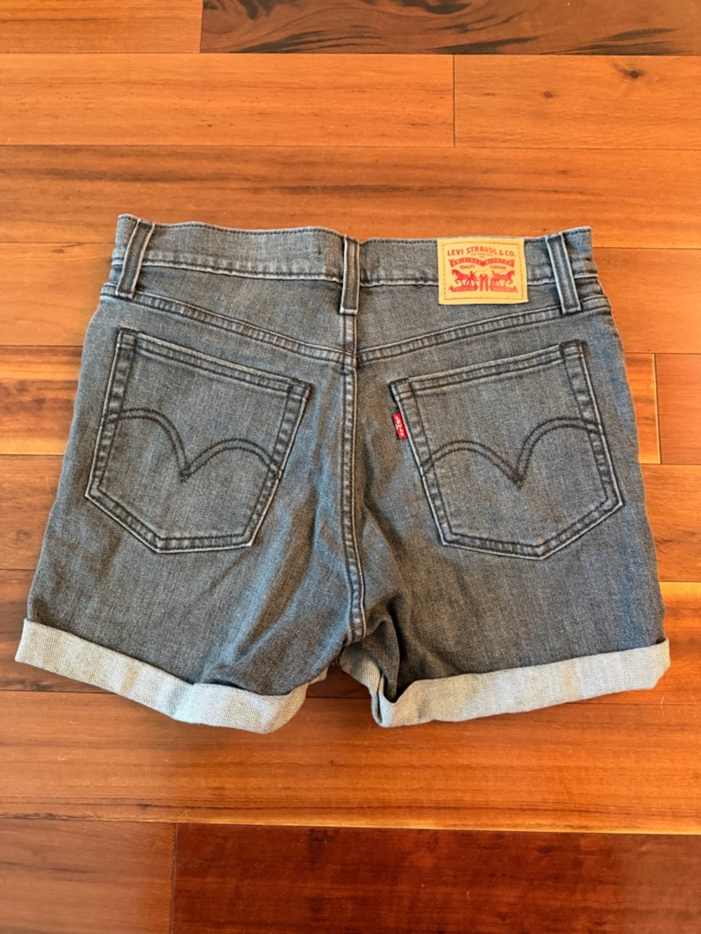 Levi’s shorts - Picture 2 of 2